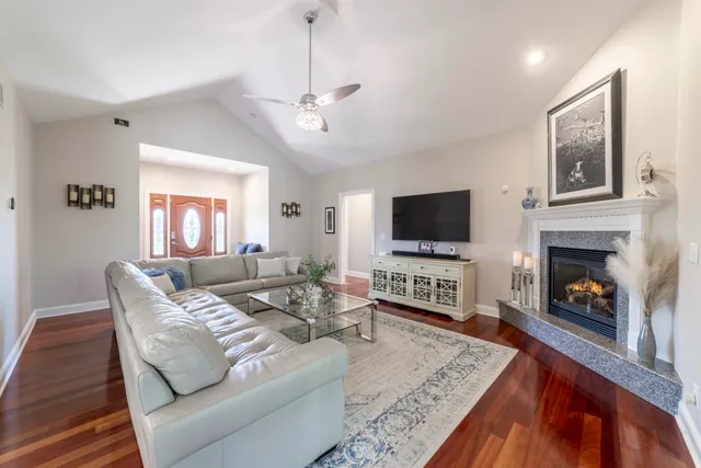 $975,000 | 493 North 414 East, Valparaiso, IN 46383