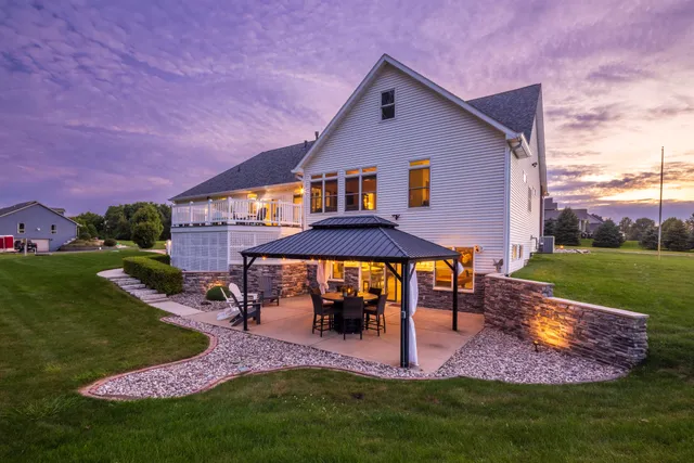 $975,000 | 493 North 414 East, Valparaiso, IN 46383