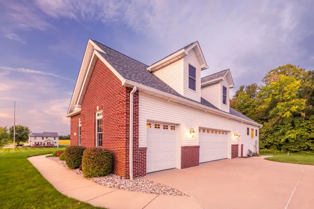 $975,000 | 493 North 414 East, Valparaiso, IN 46383