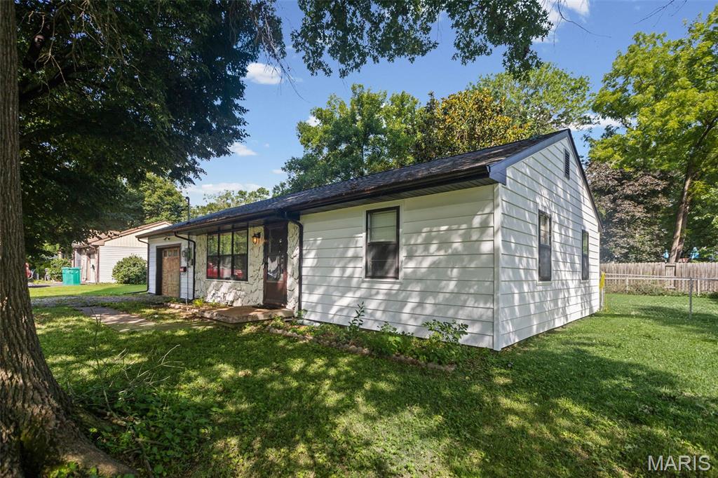 2229 East A Street Belleville, IL 62221 - Photo 2 of 24