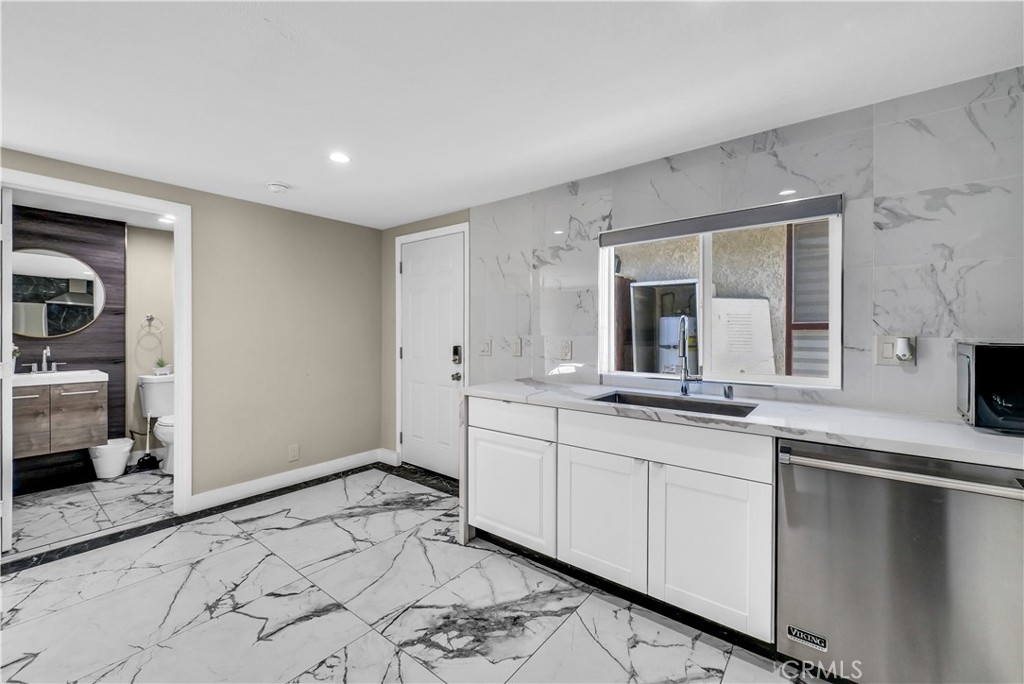 645 South Trident Street Anaheim, CA 92804 - Photo 27 of 30 a spacious bathroom with a sink and a mirror