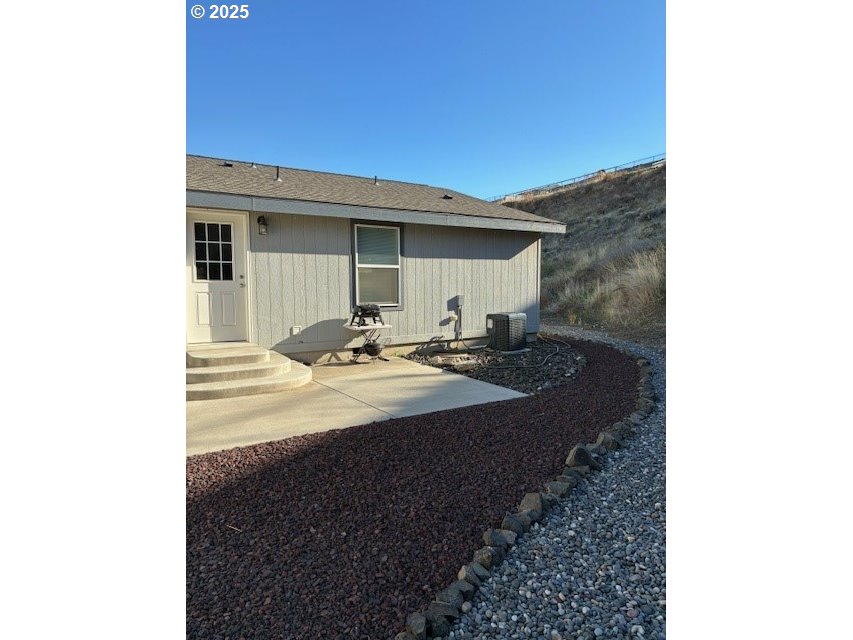 3108 Southwest River View Drive Pendleton, OR 97801 - Photo 11 of 37 a room with a sink and a mirror