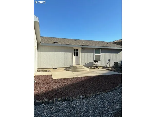 $299,900 | 3108 Southwest River View Drive, Pendleton, OR 97801