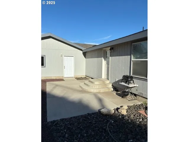 $299,900 | 3108 Southwest River View Drive, Pendleton, OR 97801