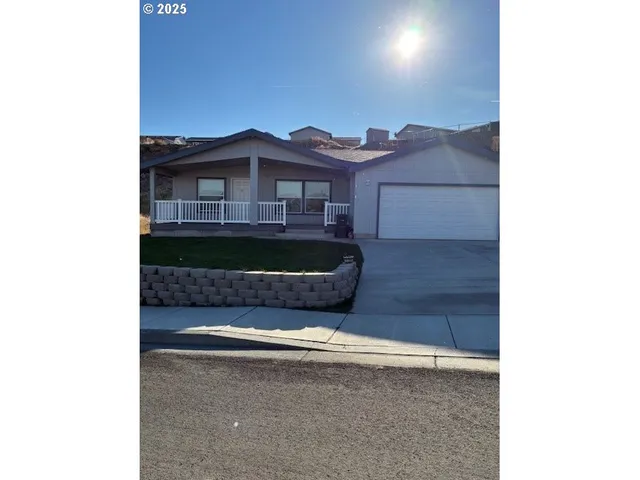 $299,900 | 3108 Southwest River View Drive, Pendleton, OR 97801