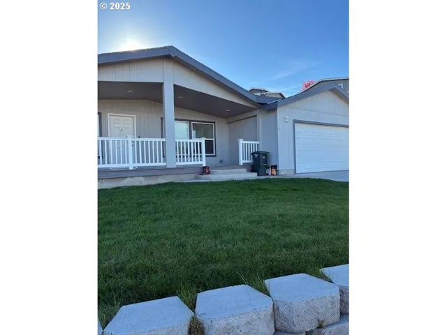 $299,900 | 3108 Southwest River View Drive, Pendleton, OR 97801