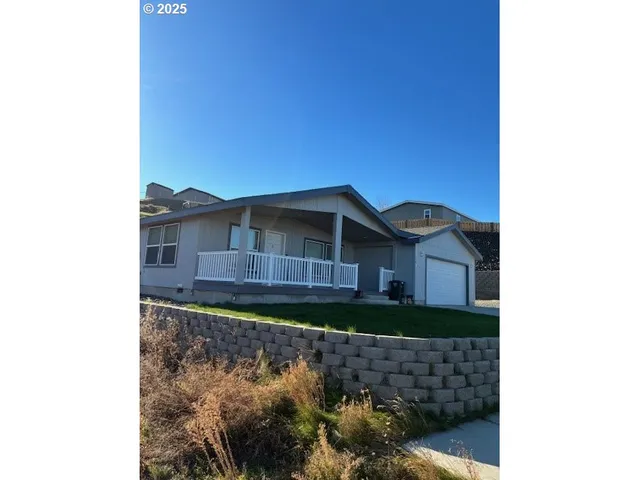 $299,900 | 3108 Southwest River View Drive, Pendleton, OR 97801