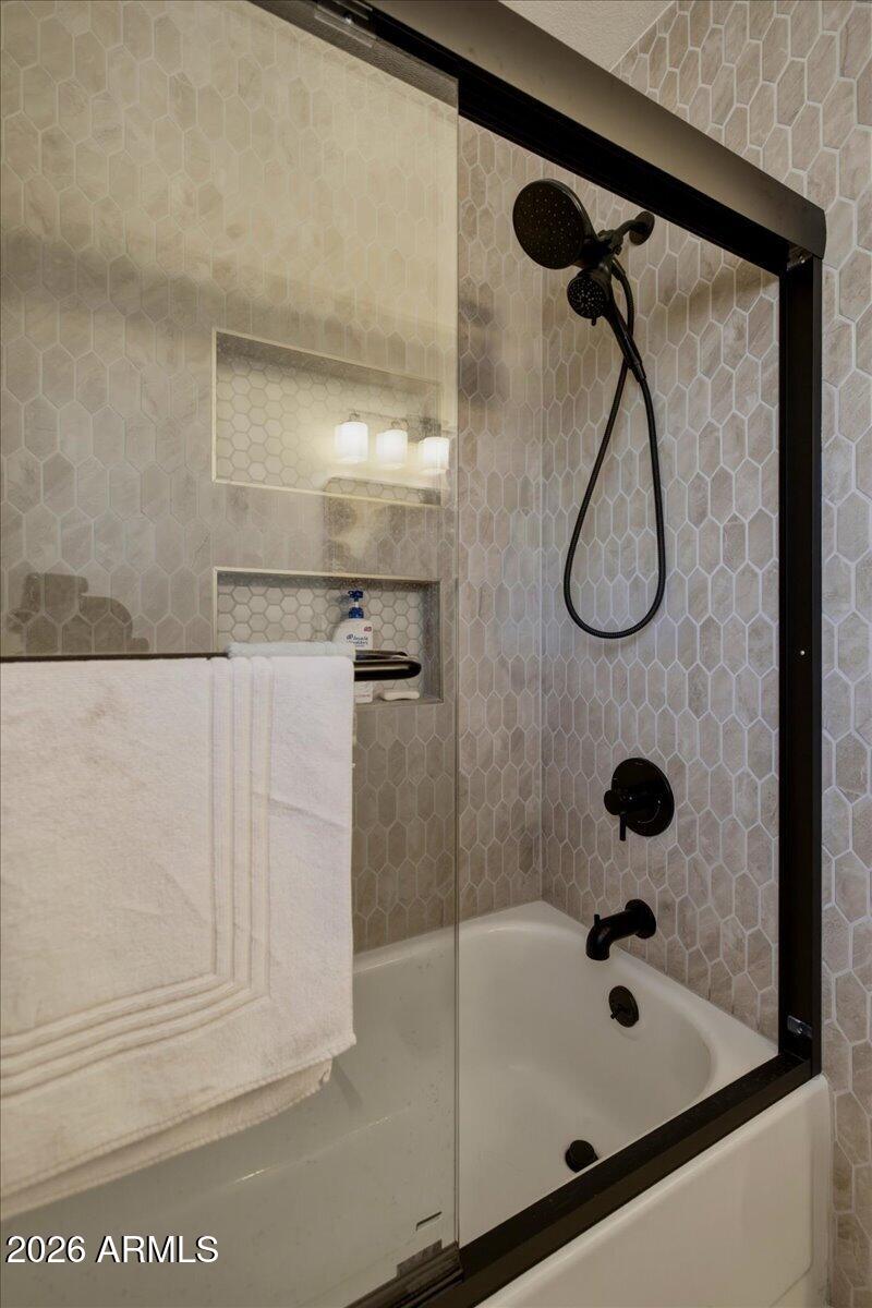 811 West Redfield Road Tempe, AZ 85283 - Photo 11 of 30 Hall Bath Tub/Shower