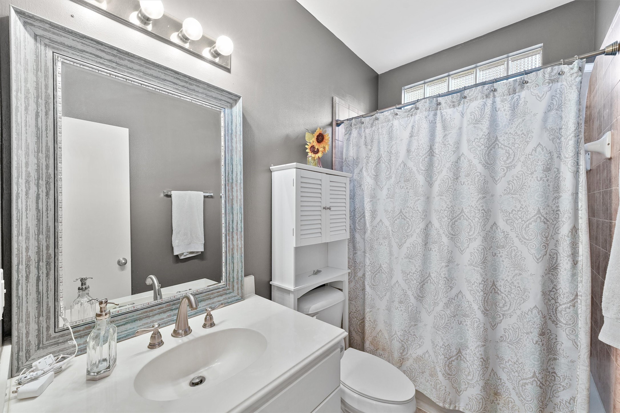 3405 Rolgom Pl Court Houston, TX 77021 - Photo 5 of 11 a bathroom with a sink a toilet and shower curtain
