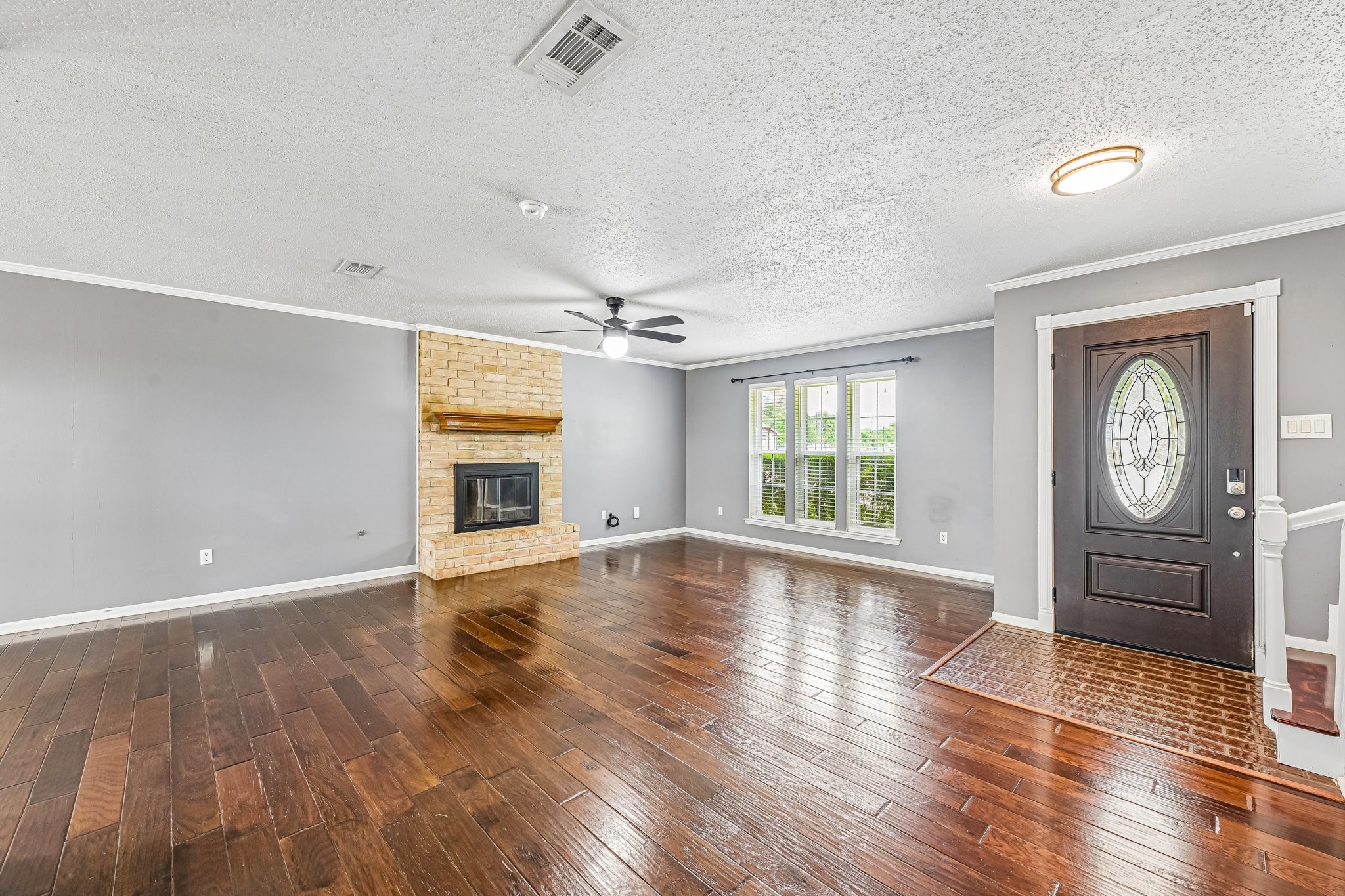 8 Arlington Street Conroe, TX 77301 - Photo 14 of 37 Living Room - see earlier photos for virtually staged.