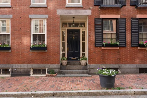 $3,500 | 20 Temple Street, Unit 1, Boston, MA 02114