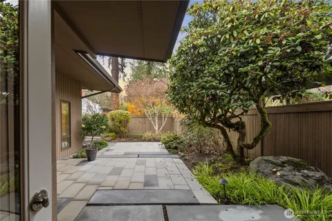 $5,599,998 | 3215 78th Place Northeast, Medina, WA 98039