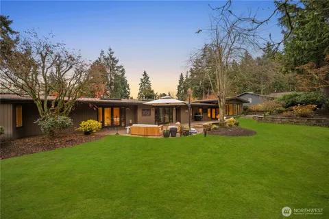 $5,888,888 | 3215 78th Place Northeast, Medina, WA 98039