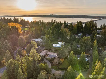 $5,888,888 | 3215 78th Place Northeast, Medina, WA 98039