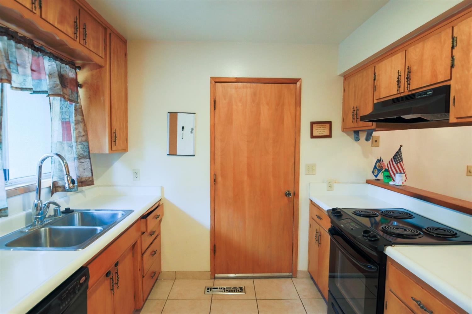 40843 Cherokee Oaks Drive Three Rivers, CA 93271 - Photo 18 of 29 Gallery Image 18