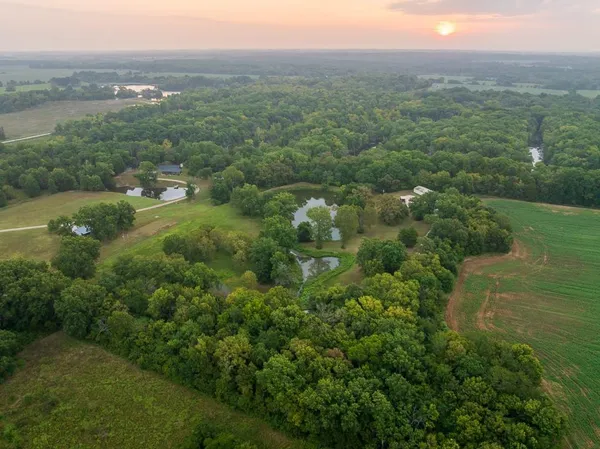 $360,000 | 466 Northwest 391 Road, Clinton, MO 64735