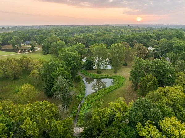 $360,000 | 466 Northwest 391 Road, Clinton, MO 64735