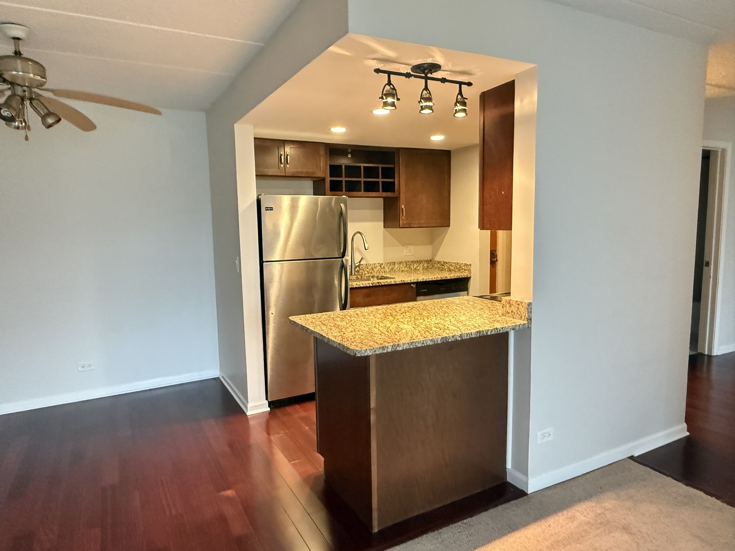 1 Renaissance Place, Unit 304 Palatine, IL 60067 - Photo 4 of 10