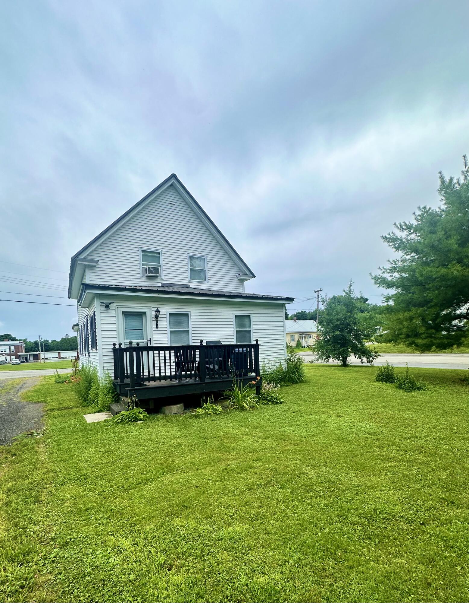 9 Maple Street East Millinocket, ME 04430 - Photo 4 of 27