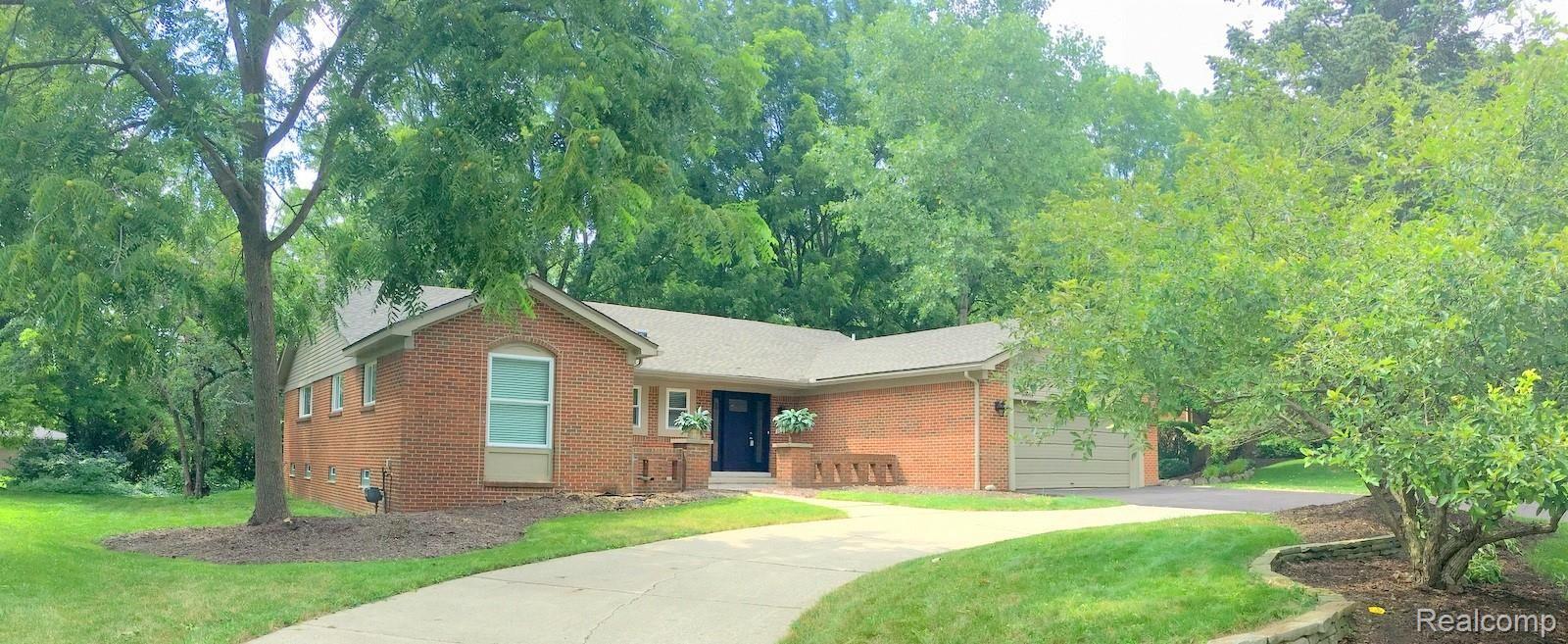 30015 High Valley Road Farmington, MI 48331 - Photo 1 of 25 IMG_4720.JPG