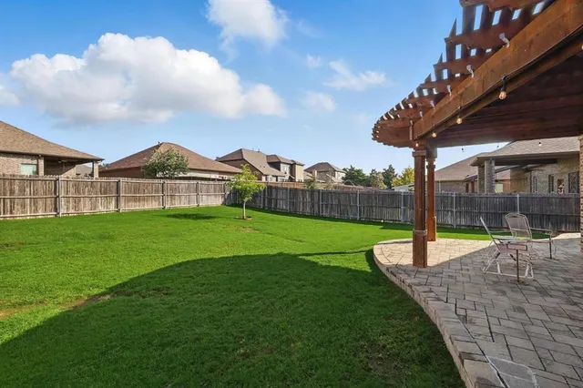 a view of a house with a big yard
