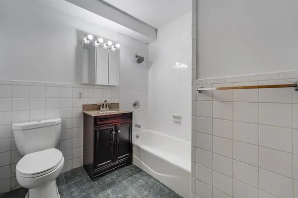 $3,714 | 204 Grand Street, Unit 2D, Hoboken, NJ 07030