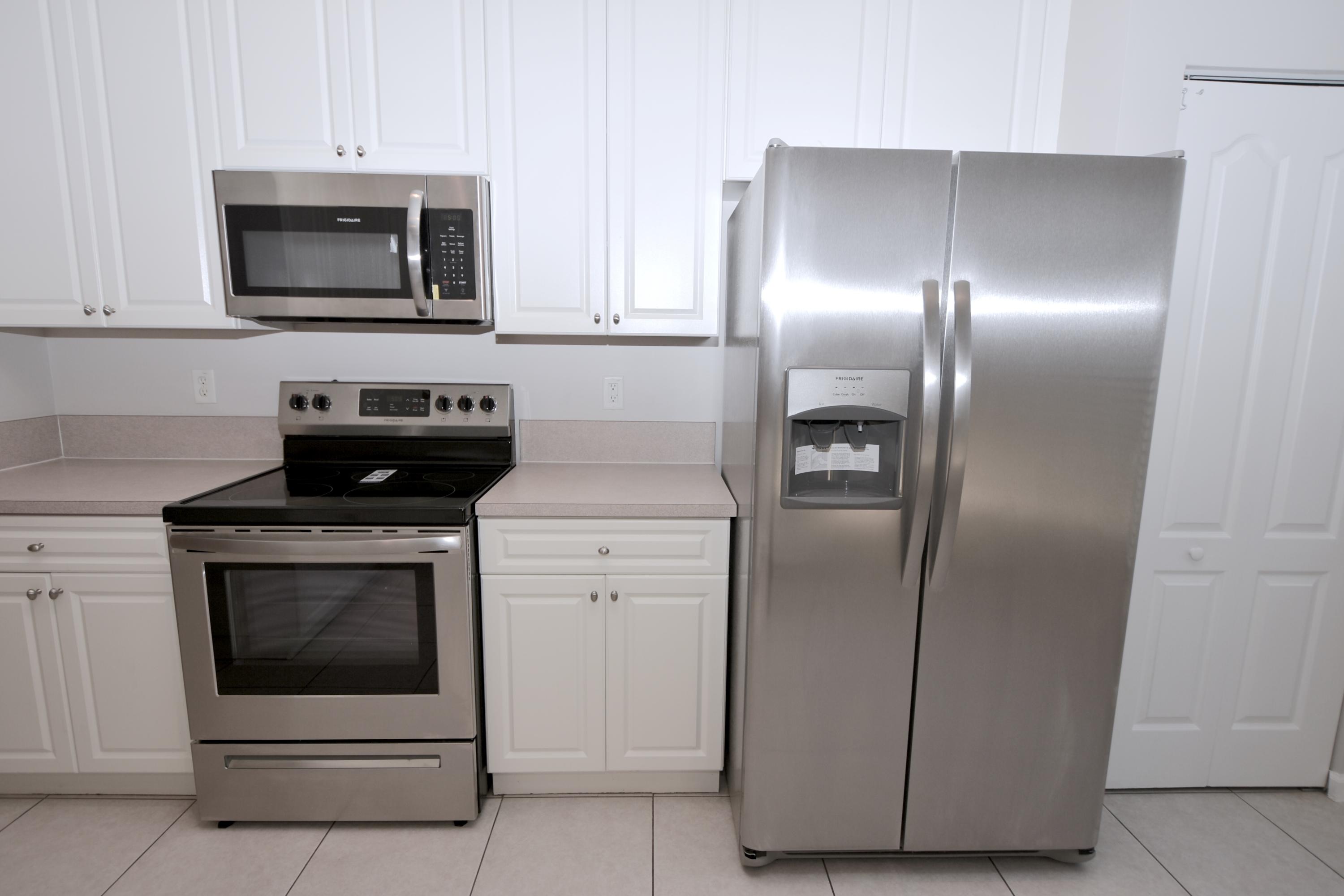 2512 Southwest Century Way Stuart, FL 34997 - Photo 18 of 52 Brand New Appliances