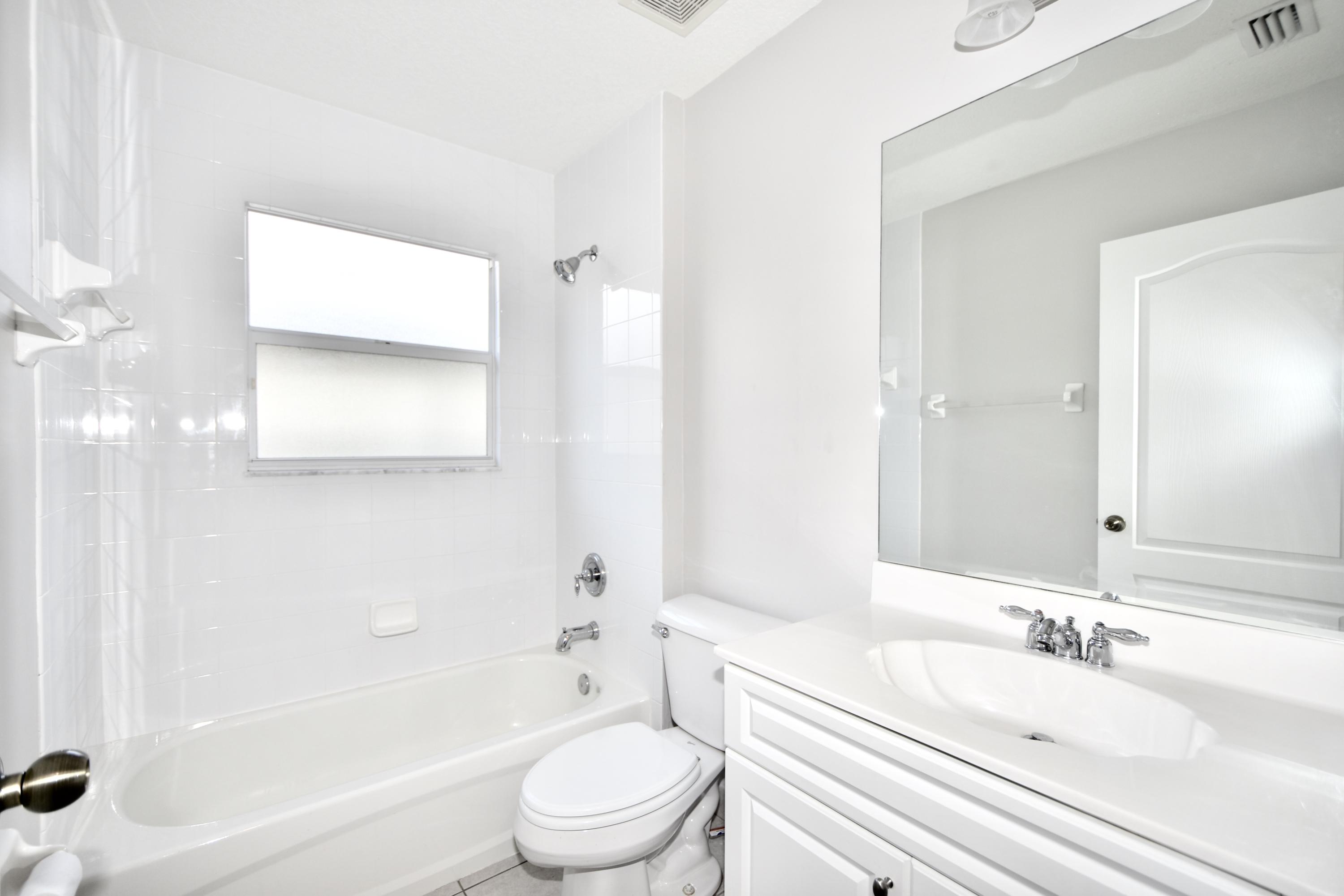 2512 Southwest Century Way Stuart, FL 34997 - Photo 27 of 52 Guest Bath