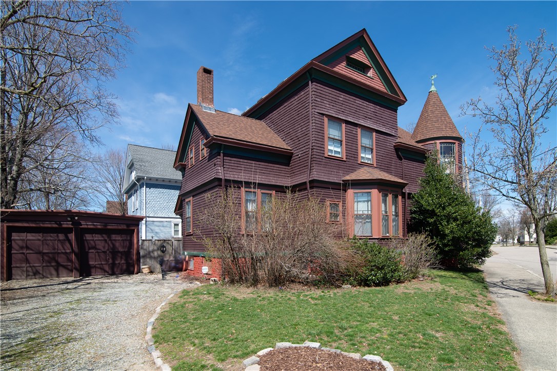 19 Stuart Street Pawtucket, RI 02860 - Photo 2 of 45