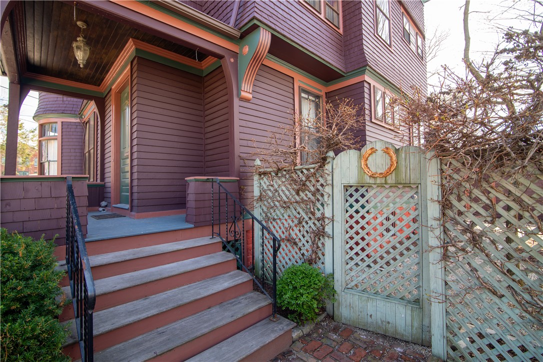 19 Stuart Street Pawtucket, RI 02860 - Photo 3 of 45