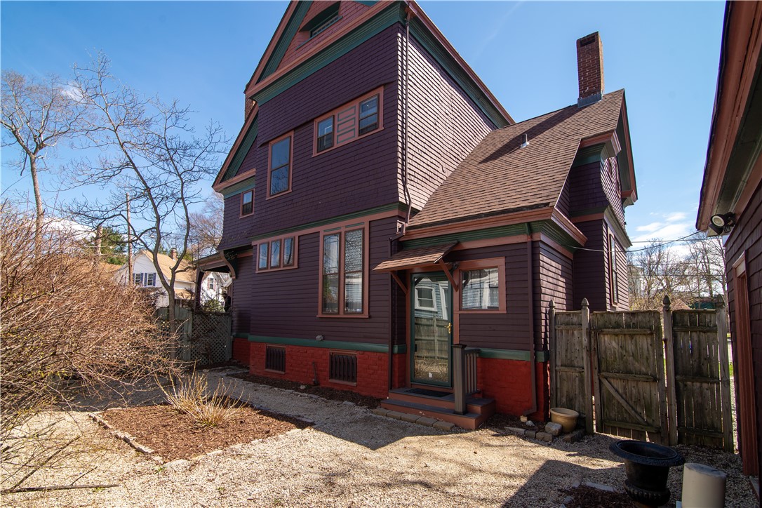 19 Stuart Street Pawtucket, RI 02860 - Photo 42 of 45