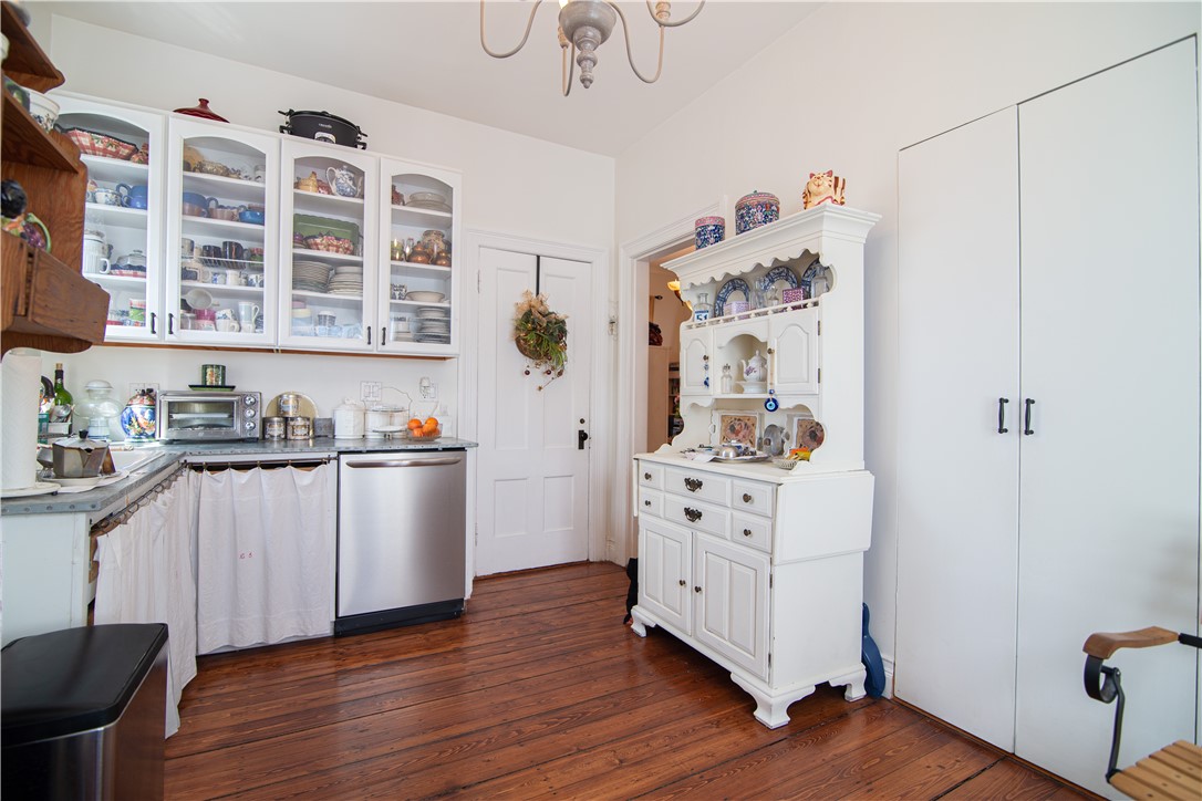 19 Stuart Street Pawtucket, RI 02860 - Photo 9 of 45