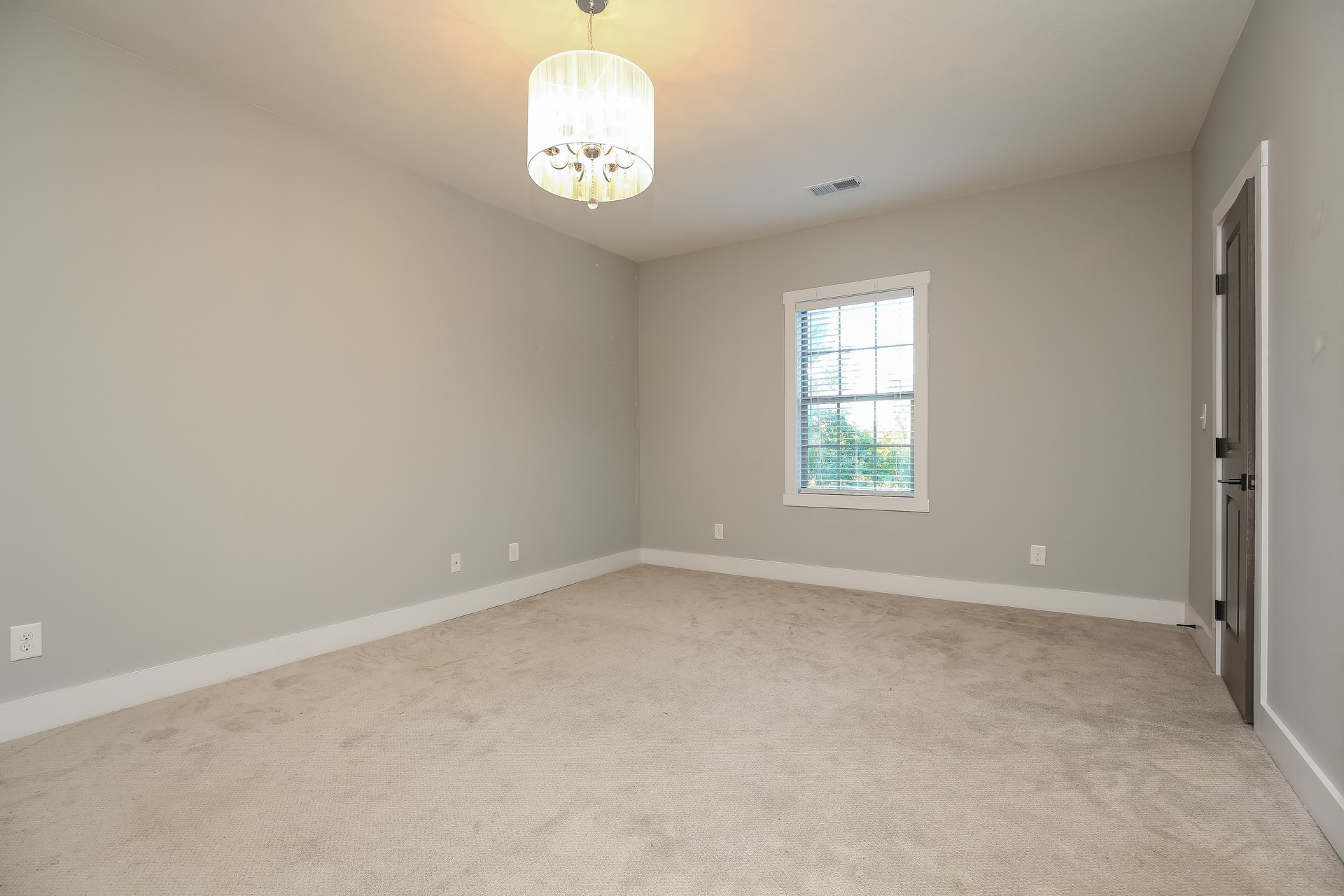 259 Harrowgate Drive Clarksville, TN 37043 - Photo 18 of 27 an empty room with a window