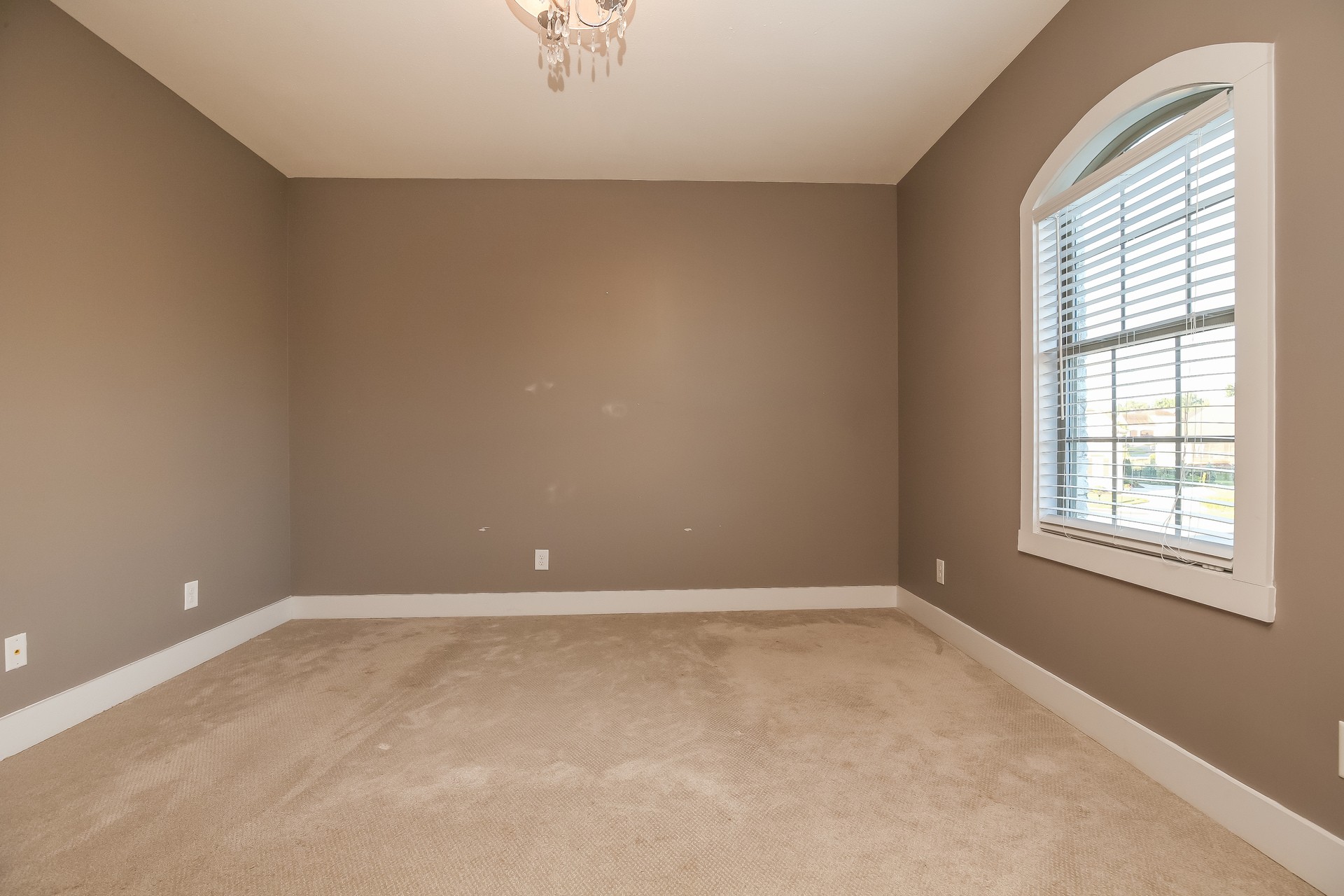 259 Harrowgate Drive Clarksville, TN 37043 - Photo 21 of 27 an empty room with a window