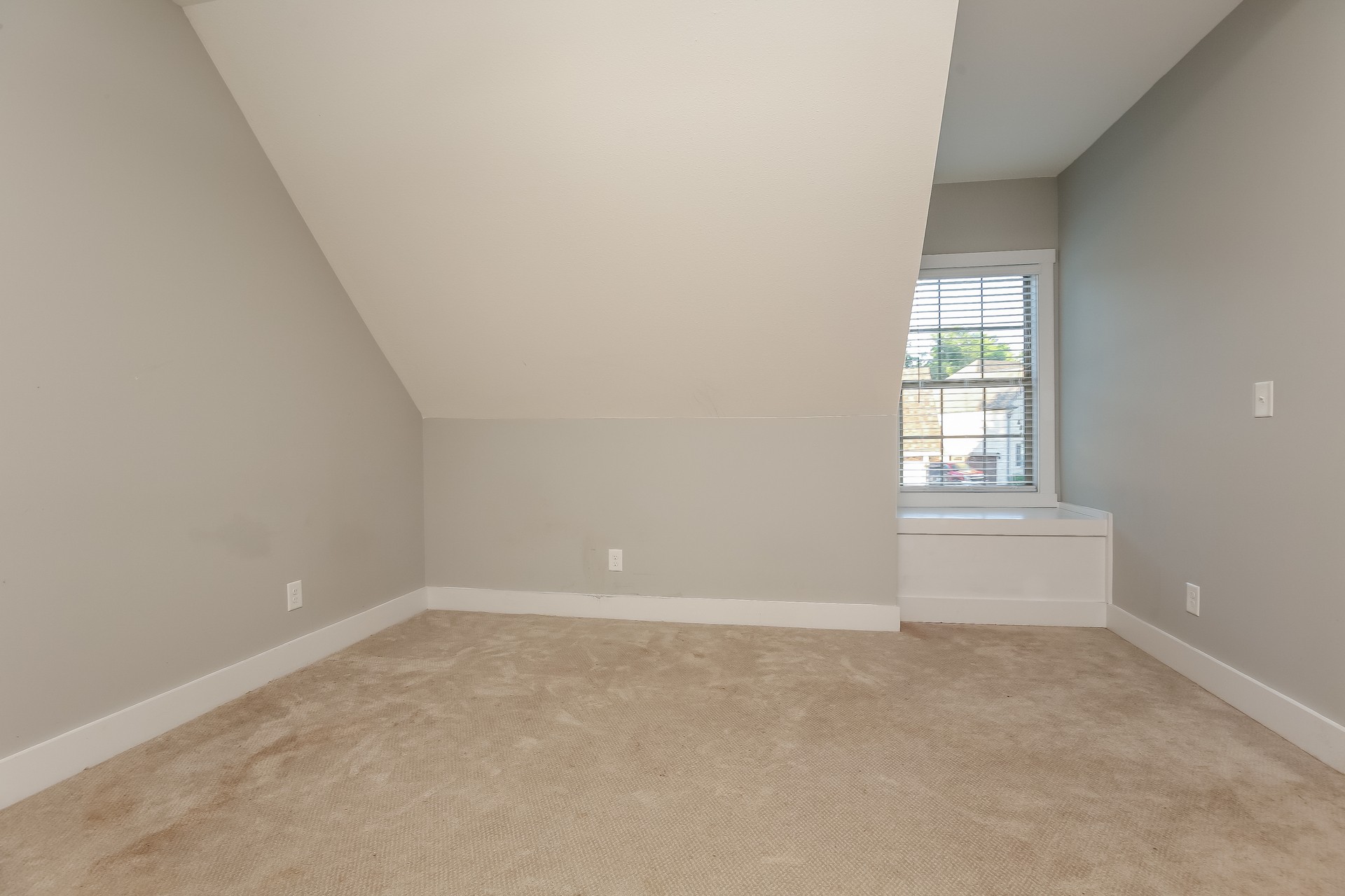 259 Harrowgate Drive Clarksville, TN 37043 - Photo 23 of 27 an empty room with windows