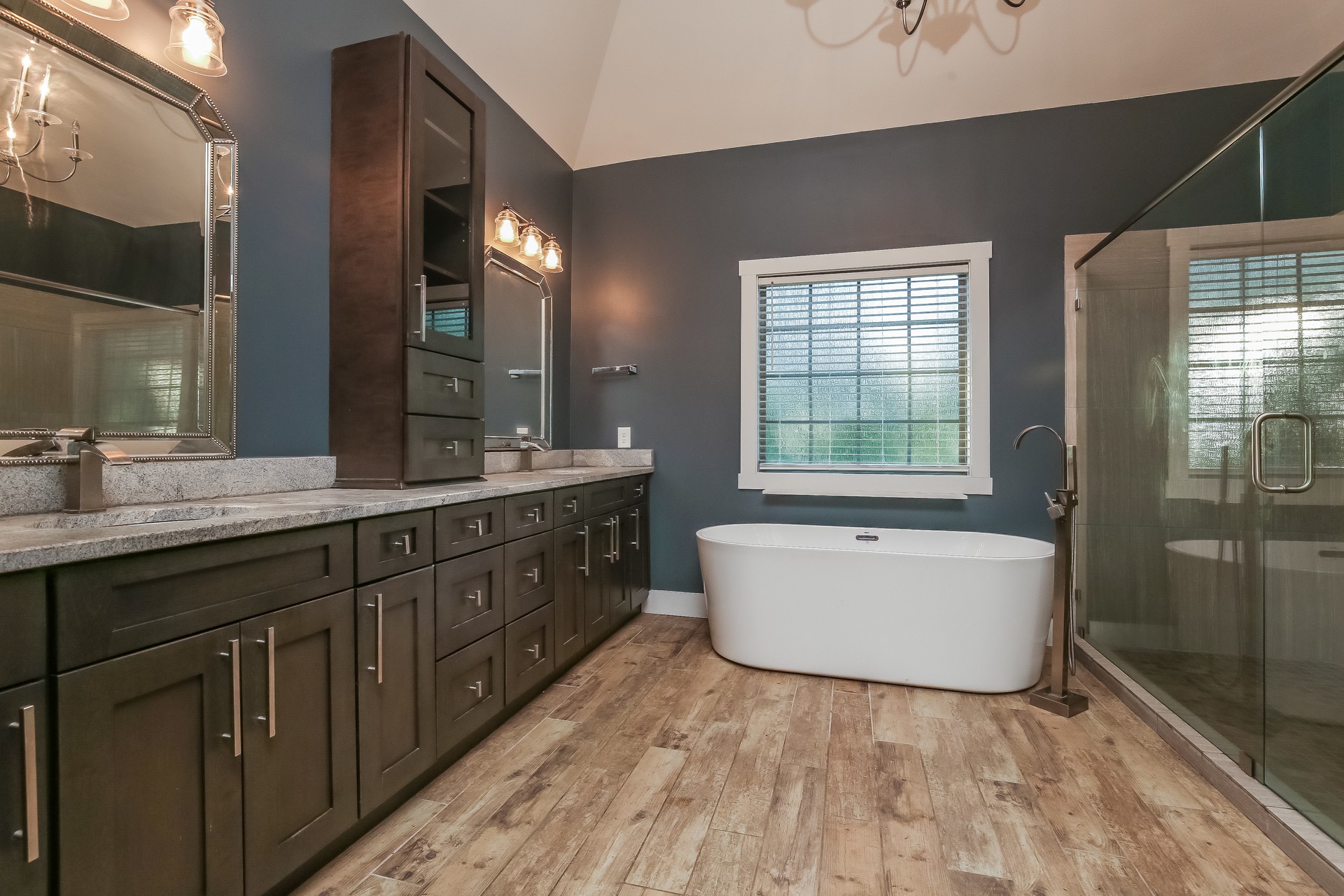 259 Harrowgate Drive Clarksville, TN 37043 - Photo 6 of 27 a bathroom with a double vanity sink mirror and bathtub