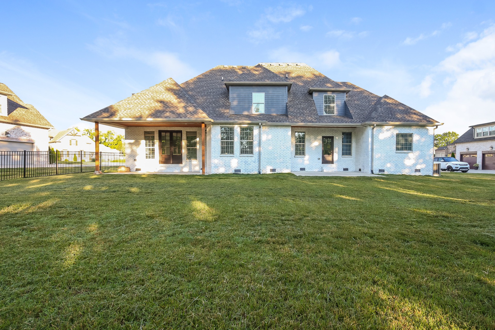 259 Harrowgate Drive Clarksville, TN 37043 - Photo 7 of 27 a front view of a house with a garden