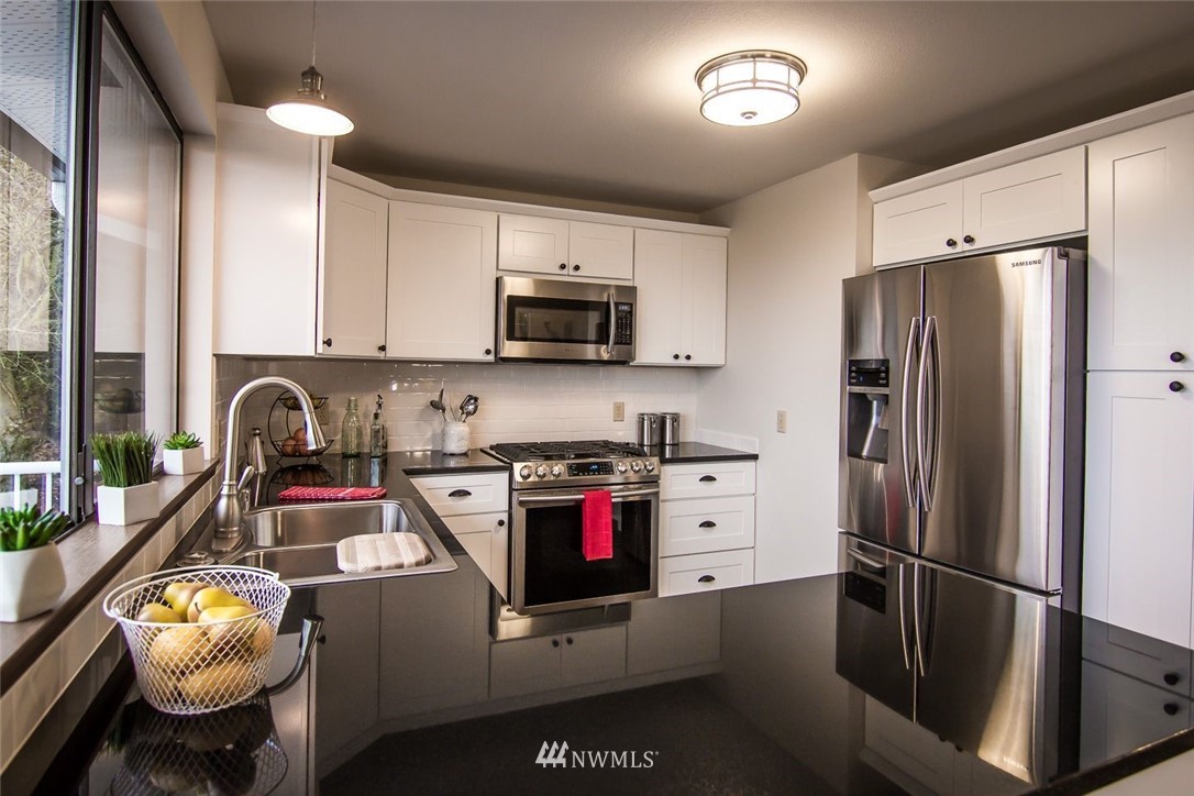 8074 Niska Road Blaine, WA 98230 - Photo 3 of 21 Gallery Image 3