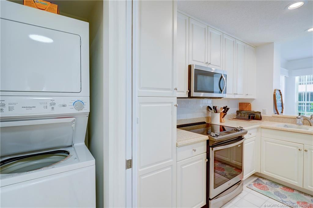 411 Northeast Plantation Road, Unit 511 Stuart, FL 34996 - Photo 20 of 45 a kitchen with a sink stove and microwave