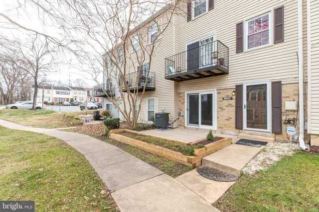 $2,100 | 6421 Birch Leaf Court, Unit 36A, Burke, VA 22015
