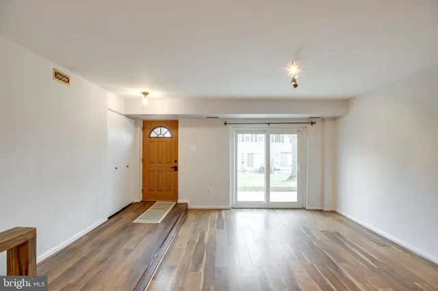 $2,100 | 6421 Birch Leaf Court, Unit 36A, Burke, VA 22015