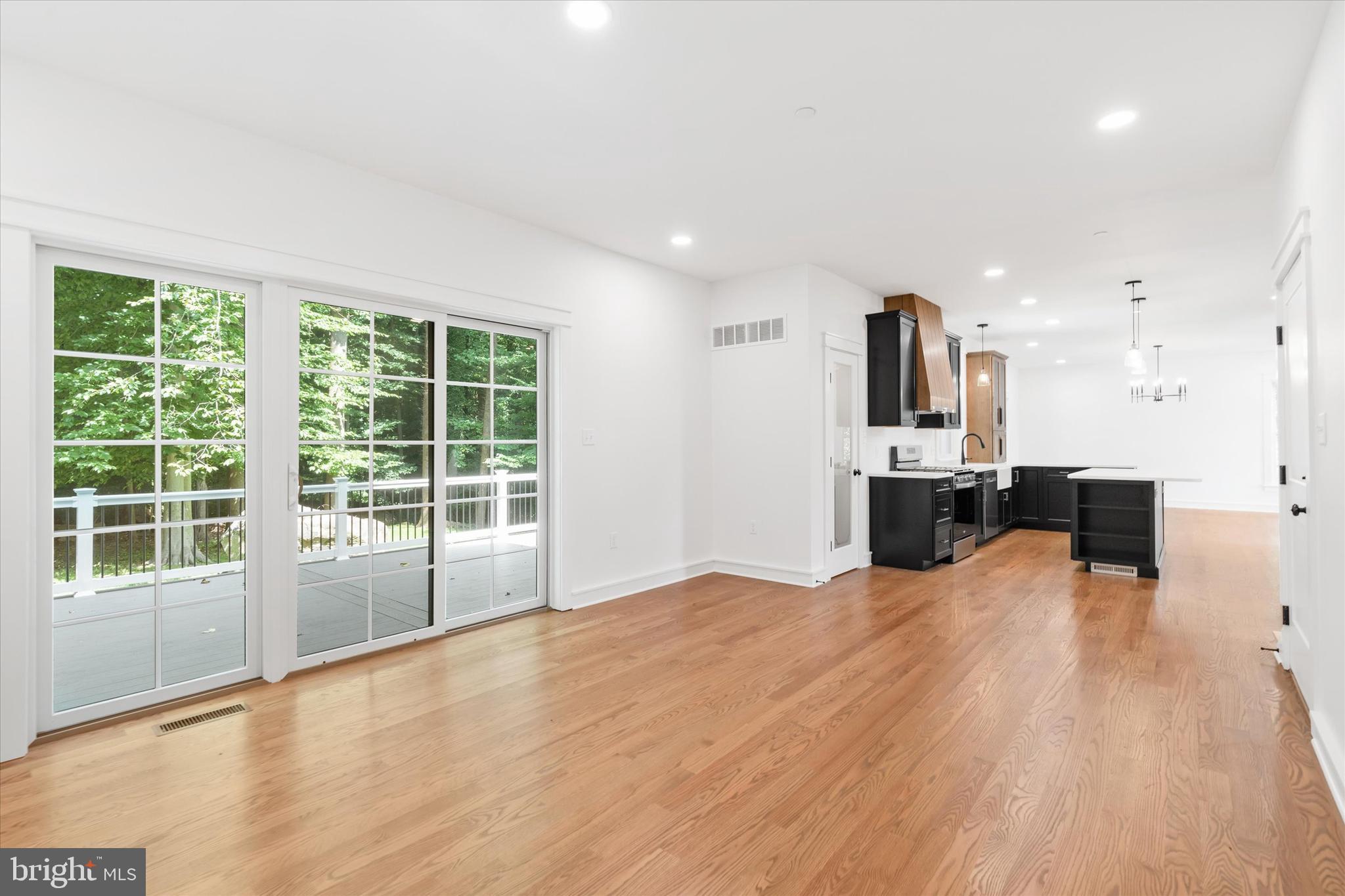 276 West Chestnut Hill Road Newark, DE 19713 - Photo 11 of 62 Open concept Family Room / Kitchen