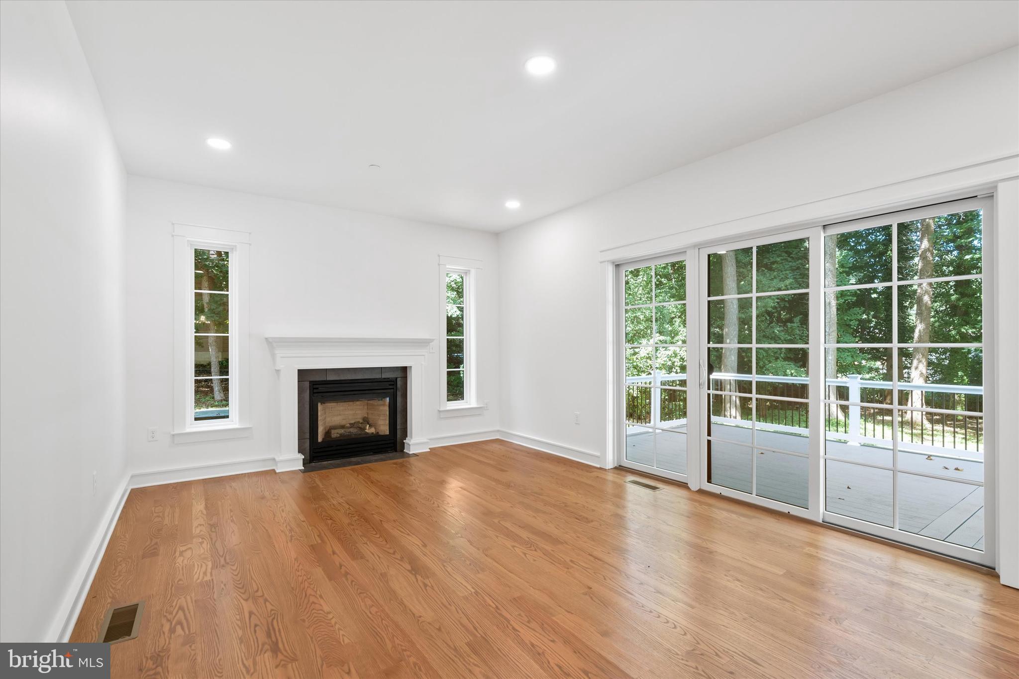 276 West Chestnut Hill Road Newark, DE 19713 - Photo 13 of 62 Sliders to expansive deck