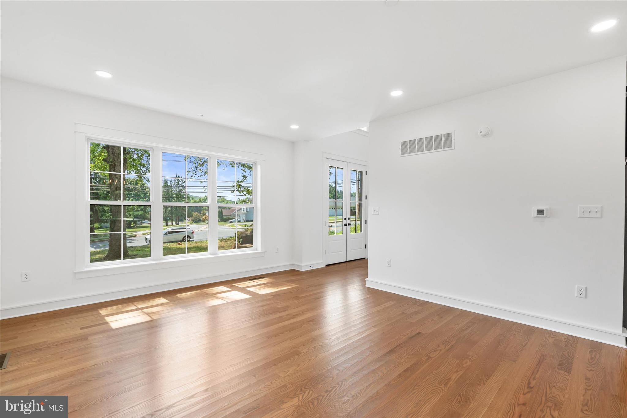276 West Chestnut Hill Road Newark, DE 19713 - Photo 17 of 62 Living Area