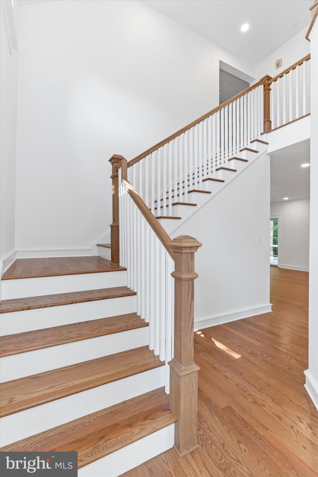276 West Chestnut Hill Road Newark, DE 19713 - Photo 20 of 62 Beautiful Wood Staircase