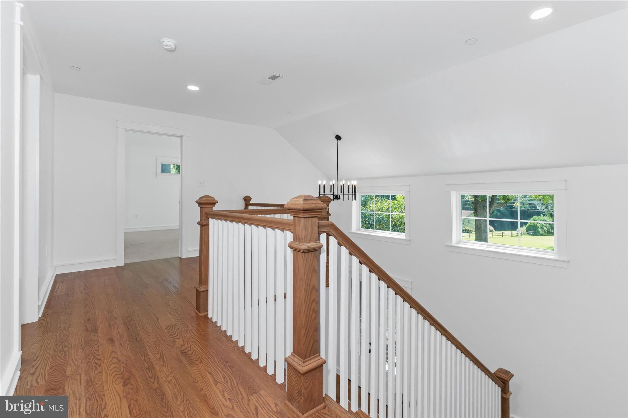 276 West Chestnut Hill Road Newark, DE 19713 - Photo 23 of 62 Upstairs hallway