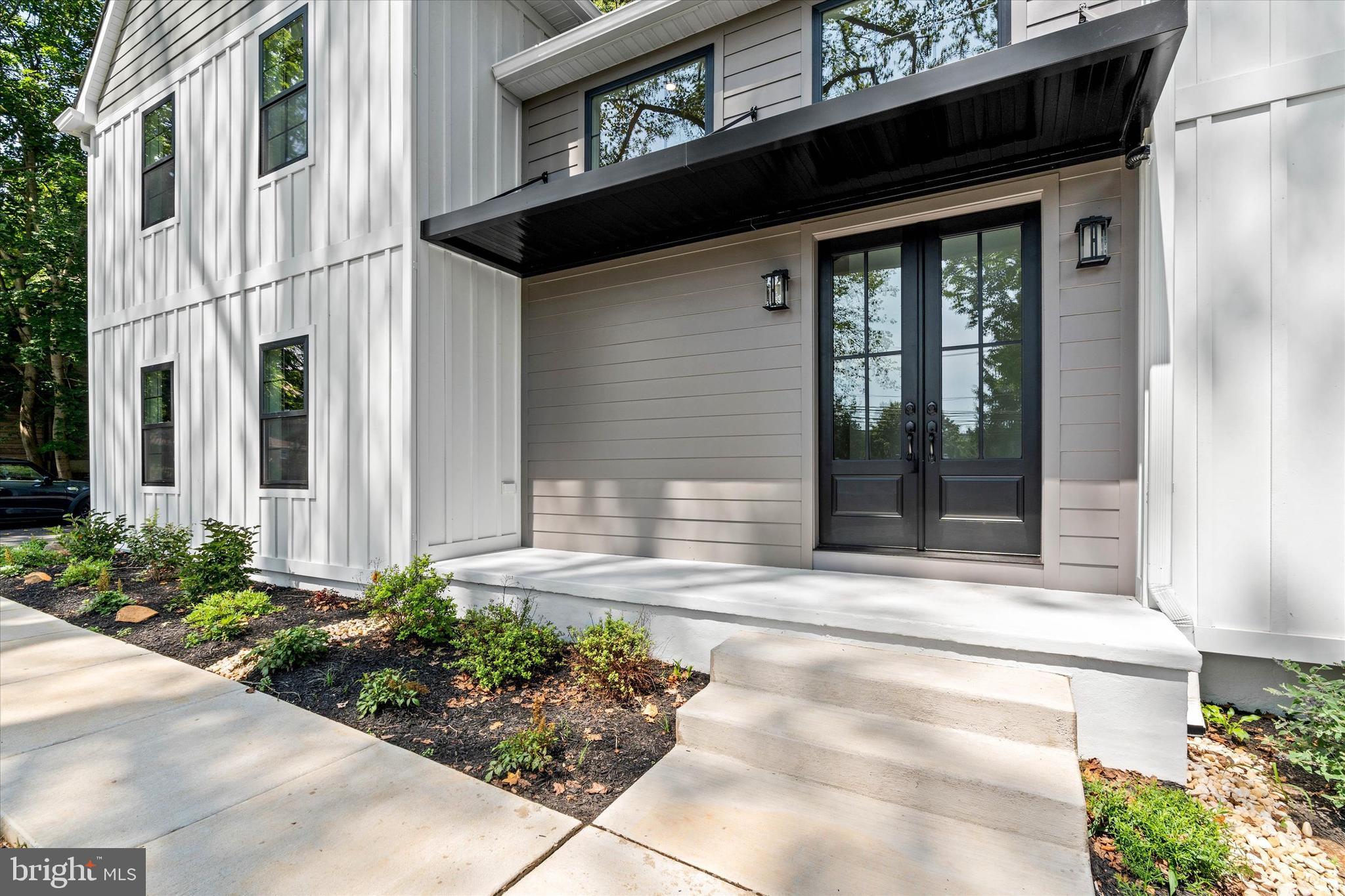276 West Chestnut Hill Road Newark, DE 19713 - Photo 4 of 62 Stunning Entry Porch