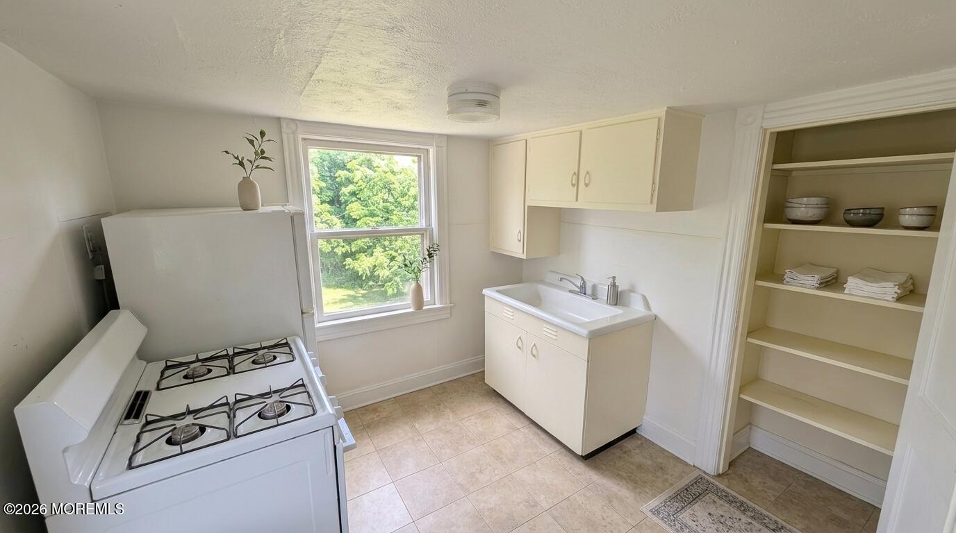 677 Locust Point Road Atlantic Highlands, NJ 07716 - Photo 10 of 17 SECOND FLOOR UNIT