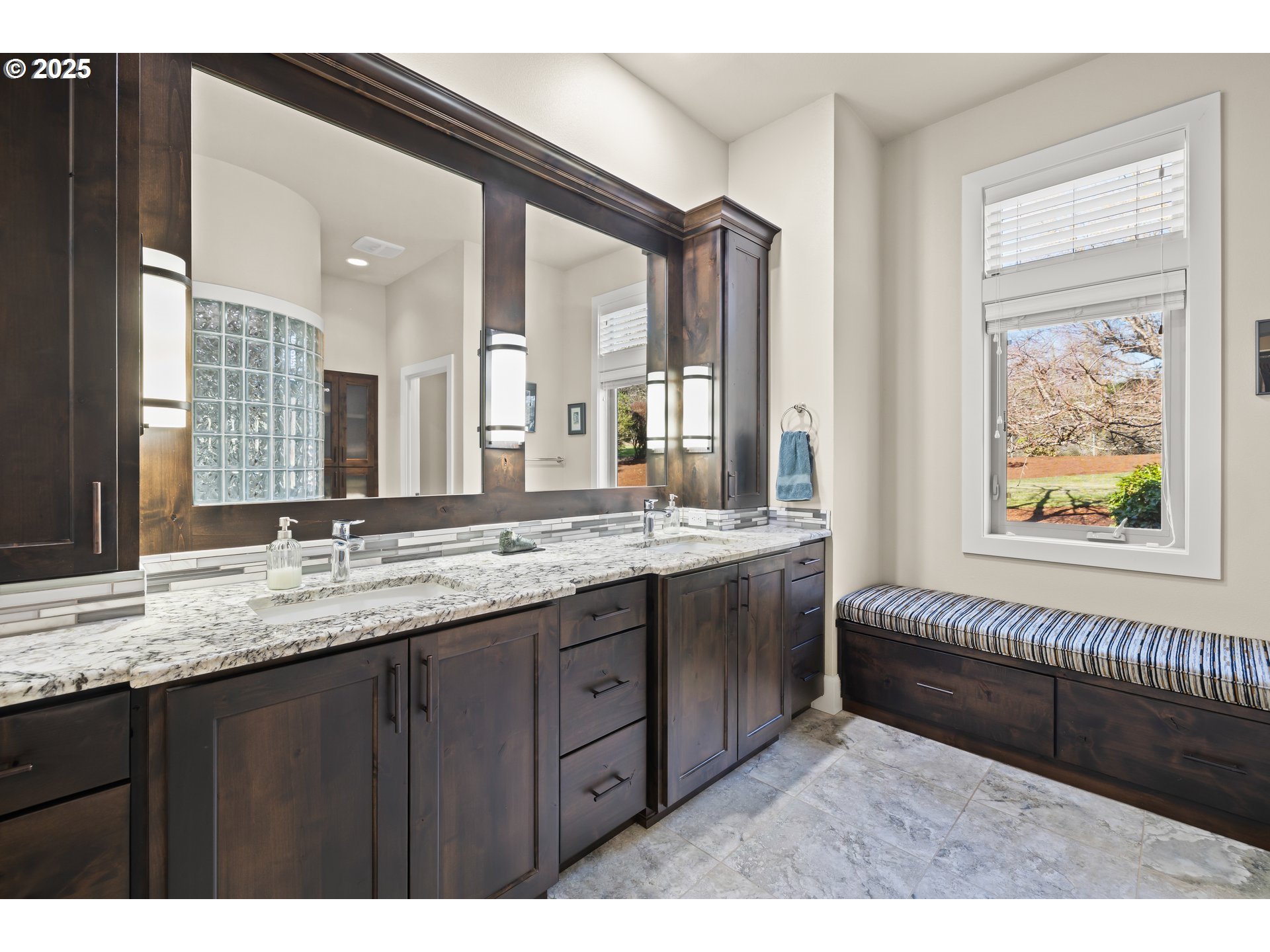 9446 Southwest Inverness Way Beaverton, OR 97007 - Photo 10 of 47