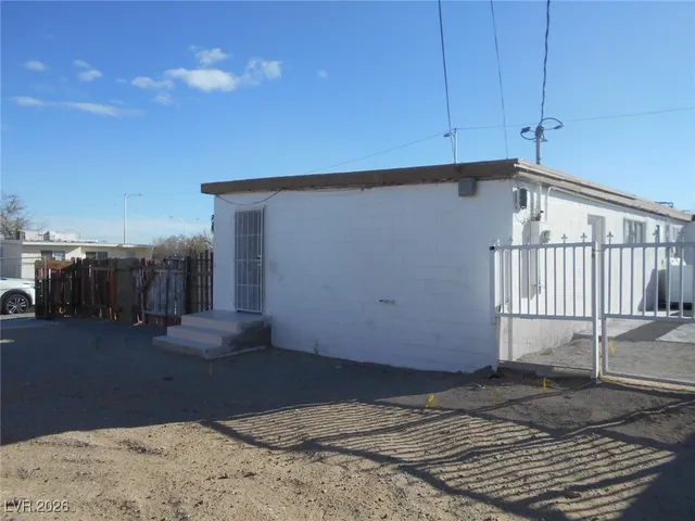 $1,700 | 2137 East St Louis Avenue, Las Vegas, NV 89104